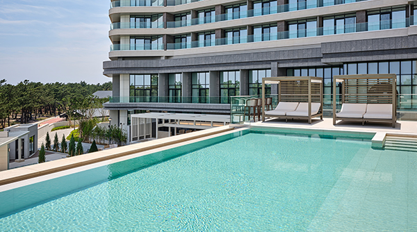 Rewards Wonder Pool Monogram